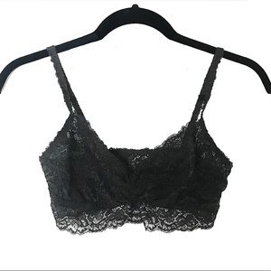 Black flirty lace bralette 😍